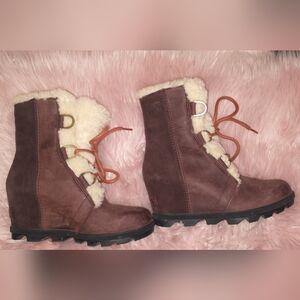 SOREL Joan Of Arc Brown Shearling-Lined Wedge Boots 7.5
